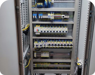 Новый шкаф и пульт управления